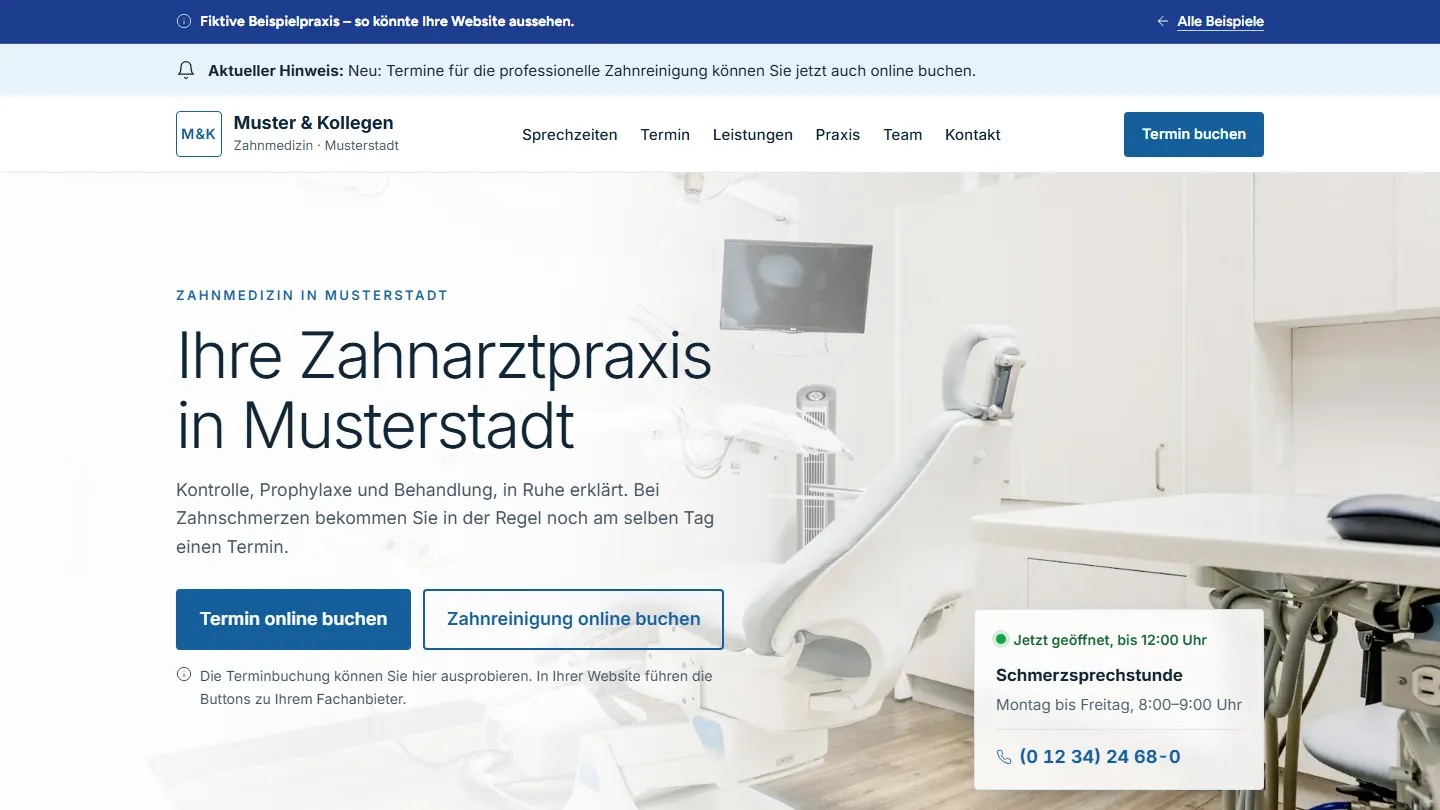Startseite der fiktiven Beispielpraxis „Zahnarztpraxis Muster & Kollegen“ am Computer.